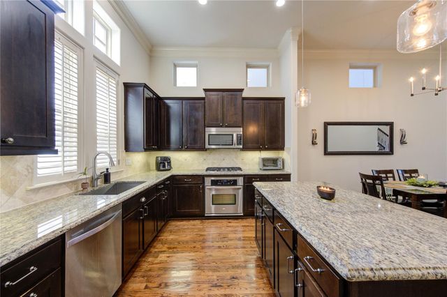 411 W 17th Street B, Houston, TX 77008