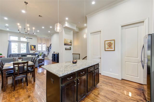 411 W 17th Street B, Houston, TX 77008