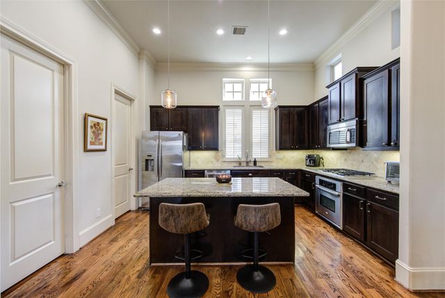 411 W 17th Street B, Houston, TX 77008