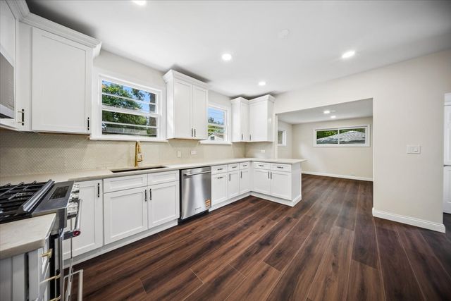 818 Bach Street, Northbrook, IL 60062