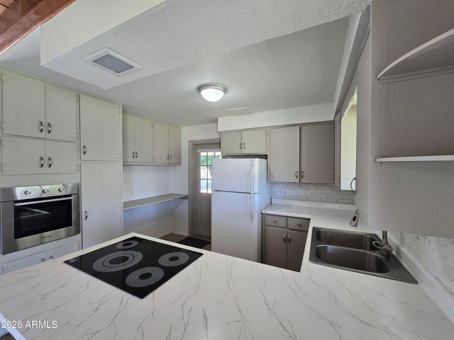 7800 N 60TH Avenue, Glendale, AZ 85301