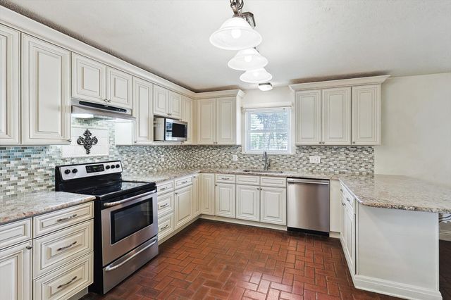 1005 Hopkins Drive, Denton, TX 76205