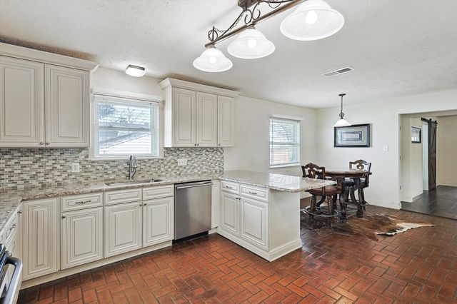 1005 Hopkins Drive, Denton, TX 76205