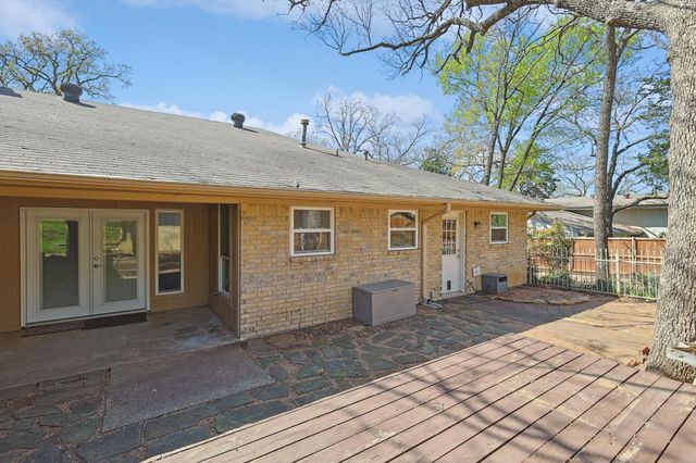 1005 Hopkins Drive, Denton, TX 76205