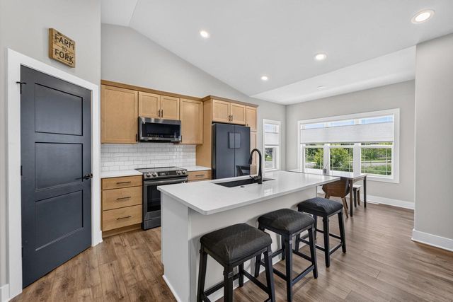 1101 Ballweg Lane, Waunakee, WI 53597