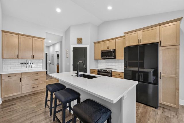 1101 Ballweg Lane, Waunakee, WI 53597
