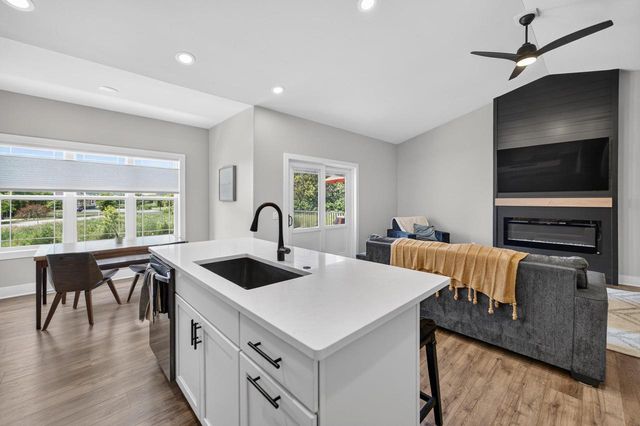 1101 Ballweg Lane, Waunakee, WI 53597