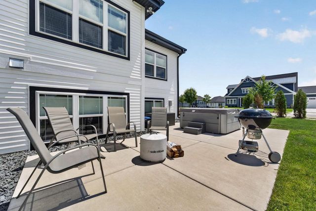 1101 Ballweg Lane, Waunakee, WI 53597