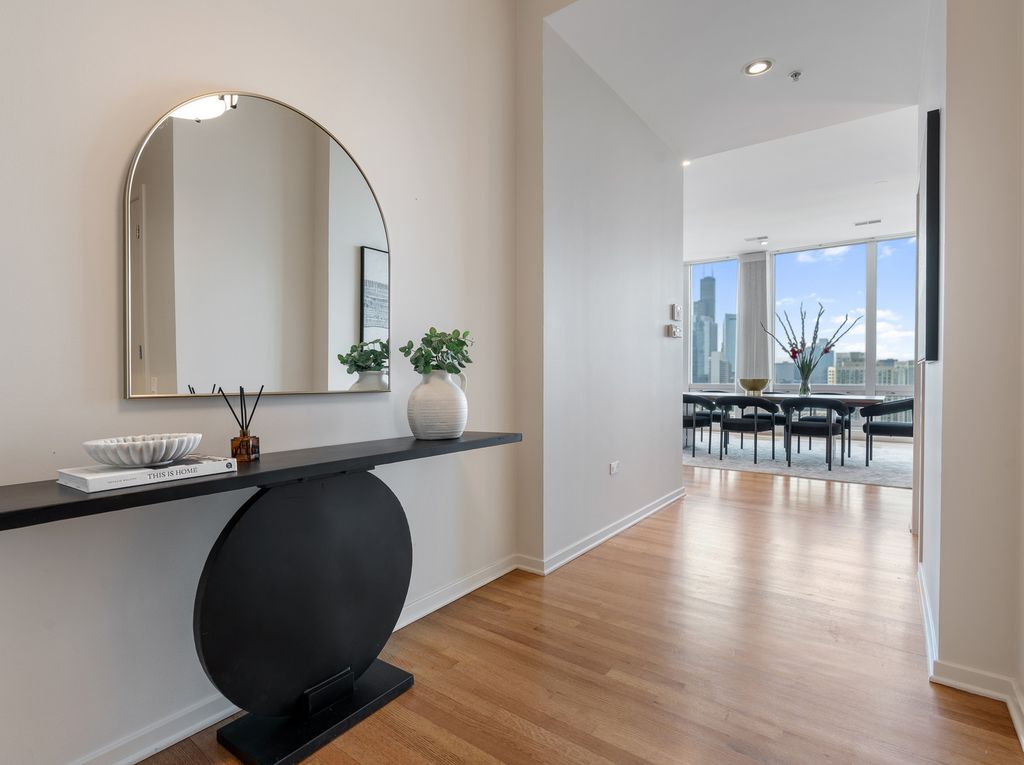 500 W Superior Street 2401, Chicago, IL 60654 — photo 2
