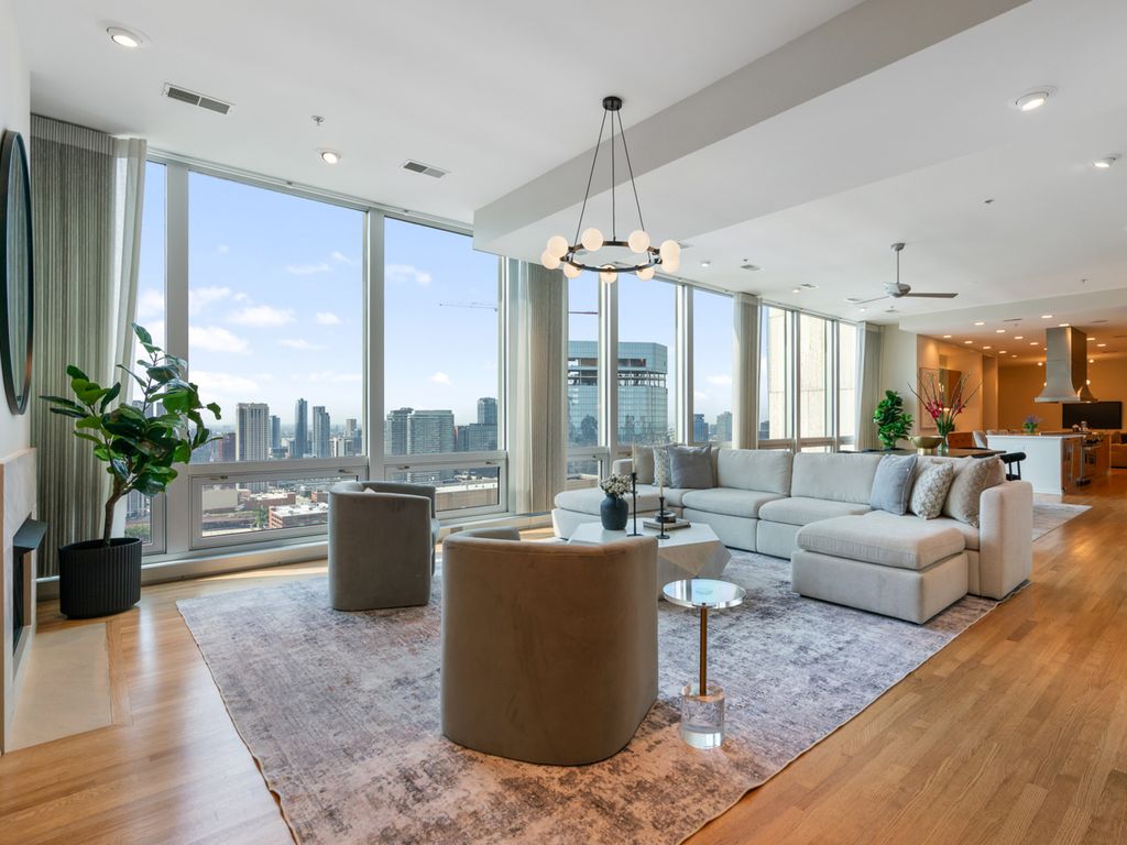 500 W Superior Street 2401, Chicago, IL 60654 — photo 4