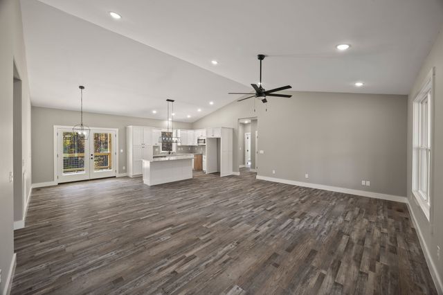 108 Creekview Ct, Jamestown, TN 38556