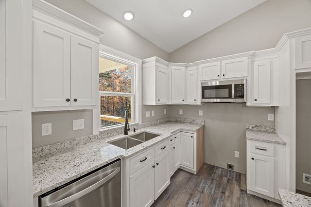 108 Creekview Ct, Jamestown, TN 38556