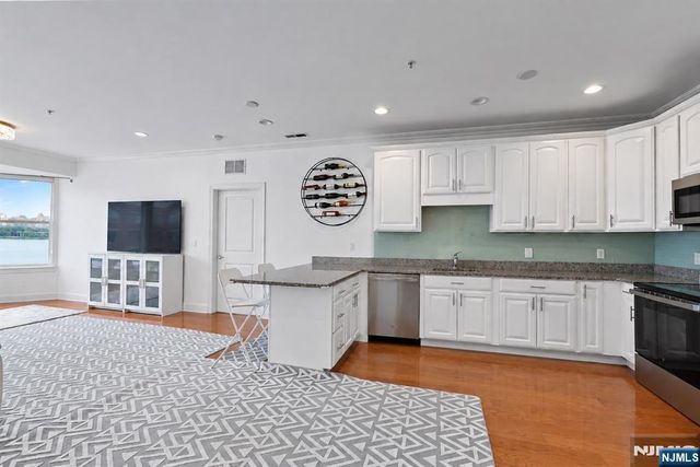 20 Ave At Port Imperial 403, West New York, NJ 07093