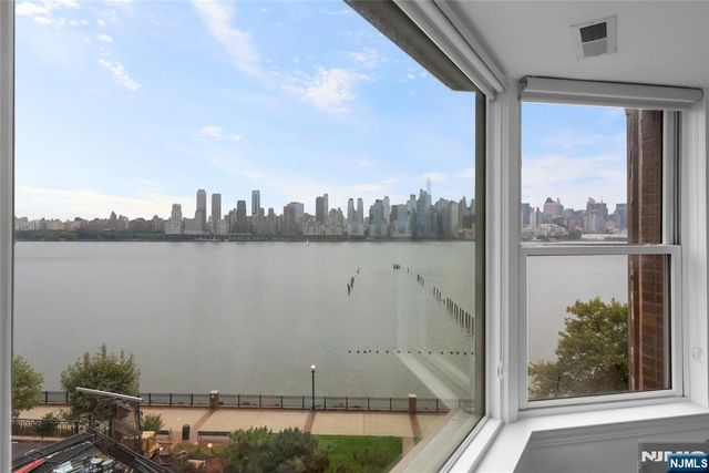20 Ave At Port Imperial 403, West New York, NJ 07093