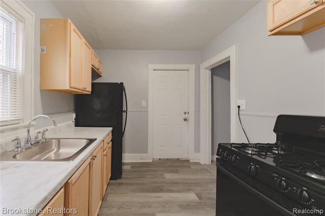 474 N Saginaw Street, Pontiac, MI 48342