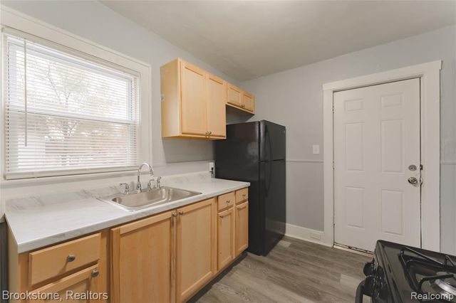 474 N Saginaw Street, Pontiac, MI 48342