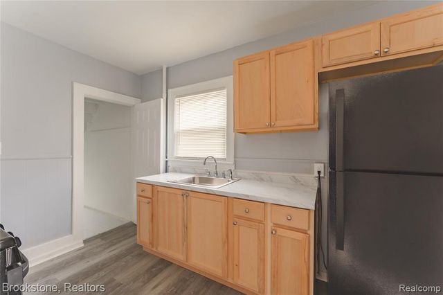 474 N Saginaw Street, Pontiac, MI 48342