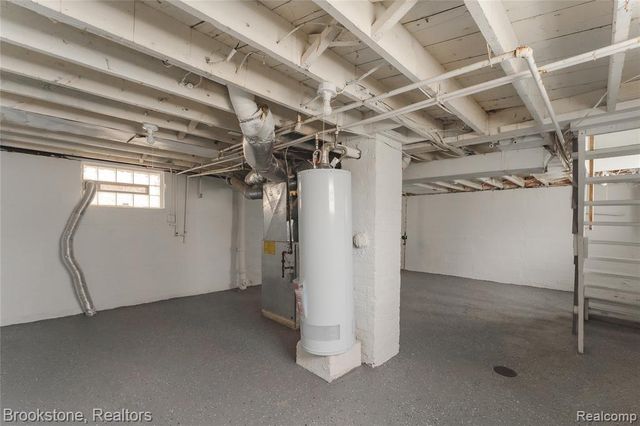 474 N Saginaw Street, Pontiac, MI 48342