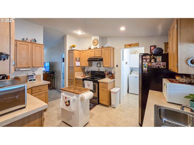 1000 E CENTRAL Ave 51, Sutherlin, OR 97479