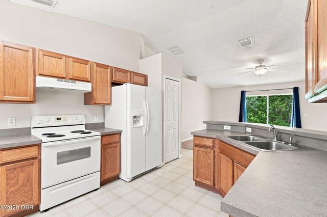 1302 Benton Lake Drive E, Deland, FL 32724