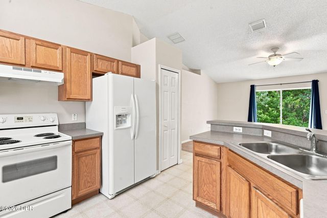 1302 Benton Lake Drive E, Deland, FL 32724