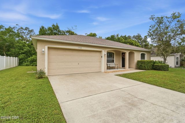 1302 Benton Lake Drive E, Deland, FL 32724