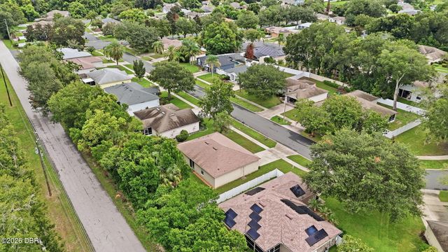 1302 Benton Lake Drive E, Deland, FL 32724
