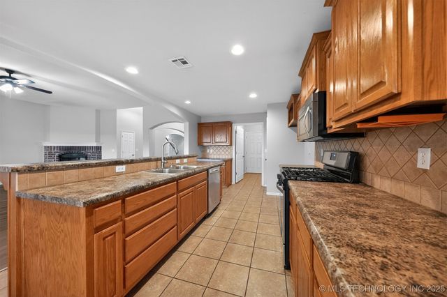 7358 E 119th Place S, Bixby, OK 74008