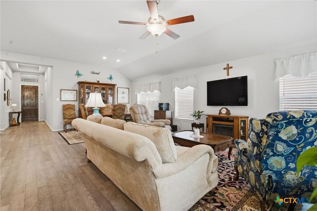 8512 Tulocay Blanca, Boerne, TX 78015