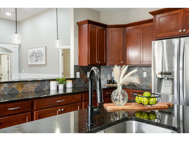 920 HIGHLAND St, Stayton, OR 97383