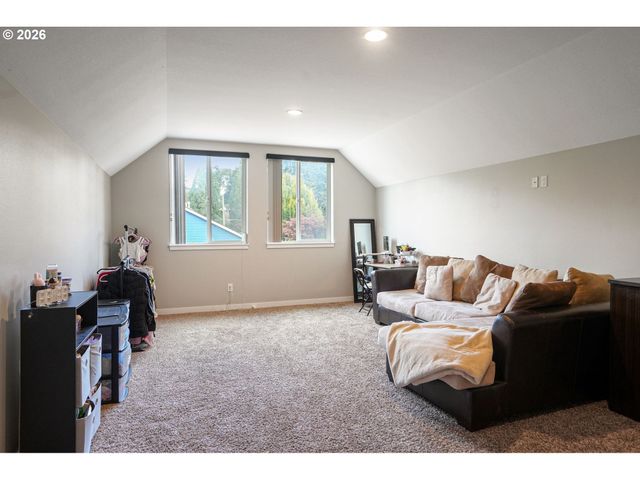 920 HIGHLAND St, Stayton, OR 97383