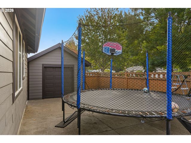 920 HIGHLAND St, Stayton, OR 97383