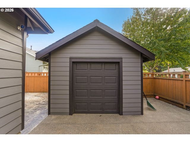 920 HIGHLAND St, Stayton, OR 97383