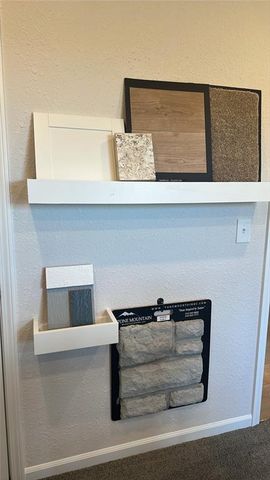 494 Valley View Drive, Tonganoxie, KS 66086