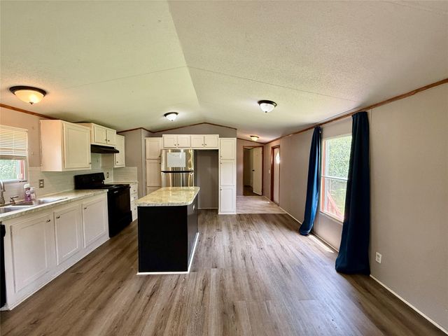 102 Western Way, Angleton, TX 77515