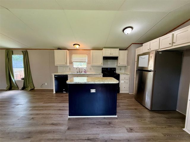 102 Western Way, Angleton, TX 77515