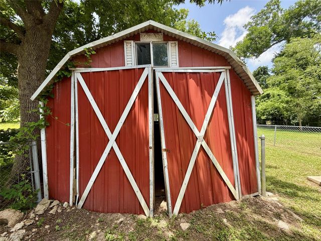 102 Western Way, Angleton, TX 77515