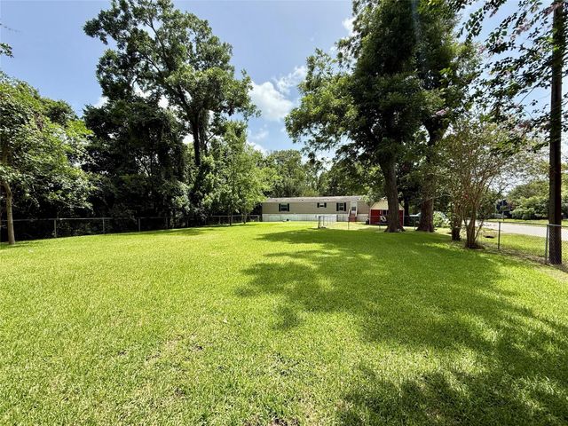 102 Western Way, Angleton, TX 77515