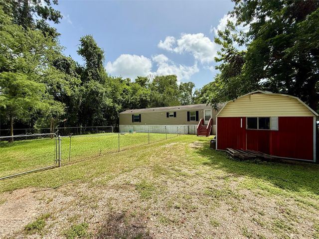 102 Western Way, Angleton, TX 77515