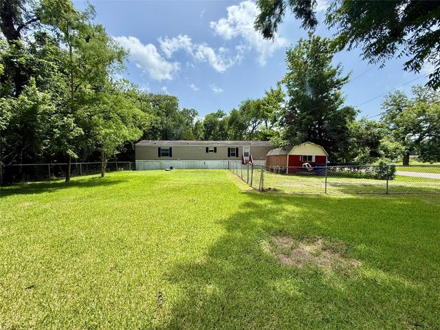 102 Western Way, Angleton, TX 77515