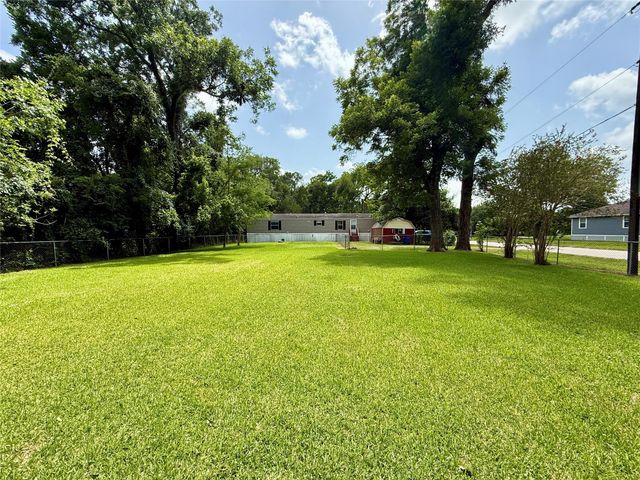 102 Western Way, Angleton, TX 77515