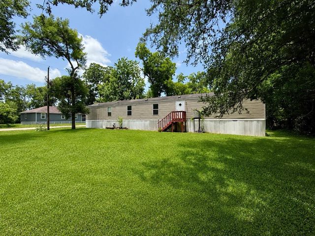 102 Western Way, Angleton, TX 77515