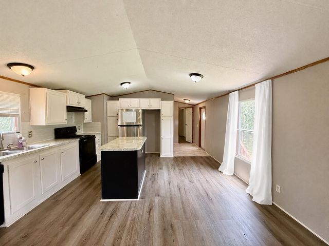 102 Western Way, Angleton, TX 77515