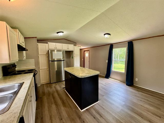 102 Western Way, Angleton, TX 77515