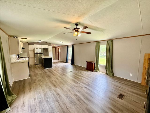 102 Western Way, Angleton, TX 77515