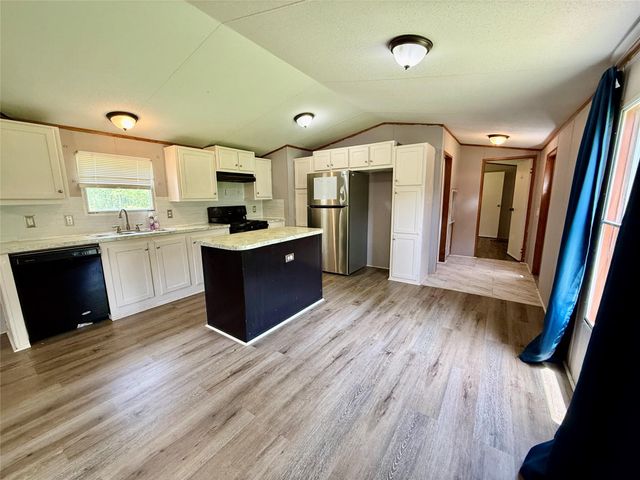 102 Western Way, Angleton, TX 77515