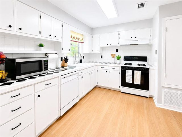 6641 Merlin Drive, Mobile, AL 36619