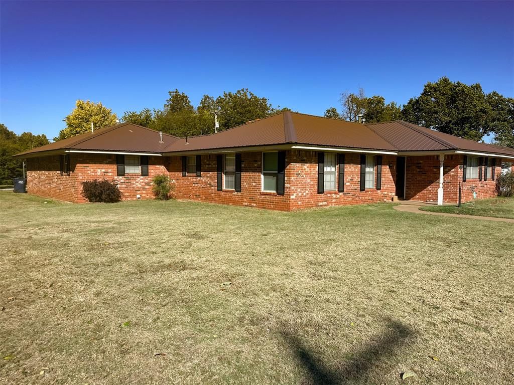 Image 1 of property listing at 807 W Colorado Avenue, Anadarko, OK 73005