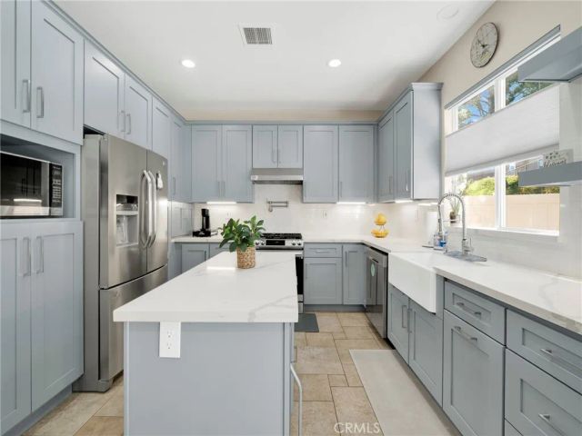 28541 Old Spanish Trail, Saugus, CA 91390