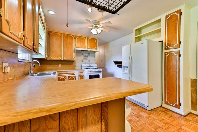 205 Bedford Court E, Bedford, TX 76022